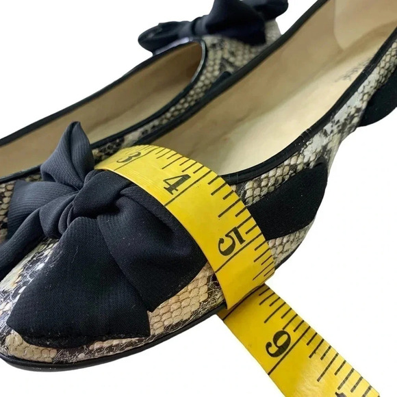 J. Renee Snakeskin Ballet Flat Slip On Shoes Women Size 9.5 Bow Lace Silver Gray - Picture 13 of 15